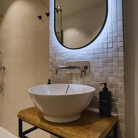 Downtown City-center - Zachastay Guest house